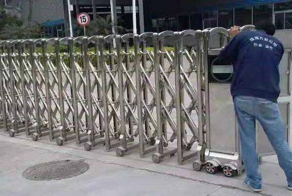 邯郸出安智能电动伸缩门安装在邯郸华夏职业技术学校