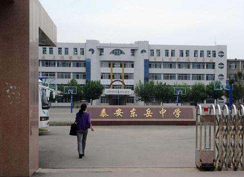 泰安出安智能伸缩门给泰安东岳中学不一样的体验