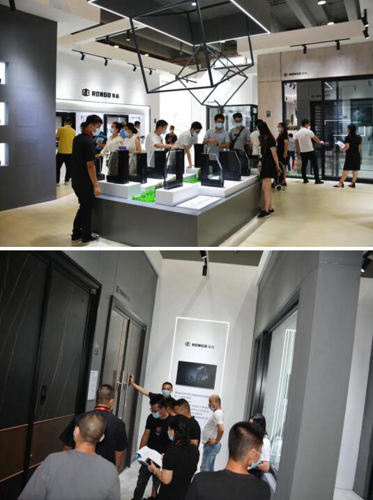 在荣高高端系统门窗鉴赏馆观展的人流络绎不绝