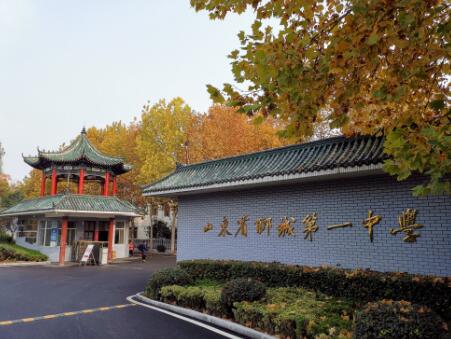 聊城出安智能升降柱为聊城第一中学添加色彩