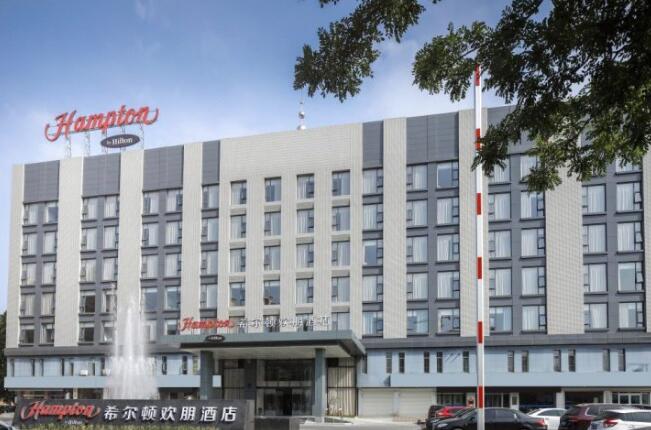 滨州出安智能道闸为滨州希尔顿欢朋酒店提供保驾护航   