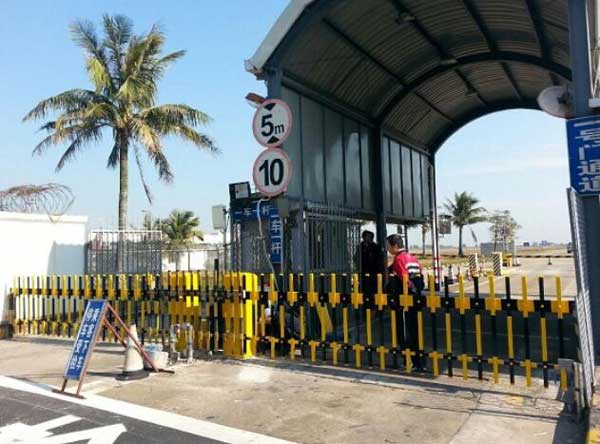 珠海市珠港机场管理有限公司栅栏道闸案例 - 中出网-智能出入口门户