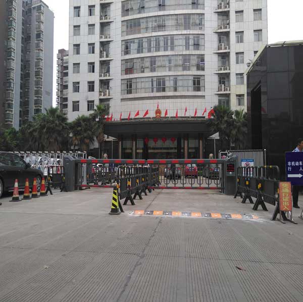 桂林临桂区委停车场系统案例 - 中出网-智能出入口门户