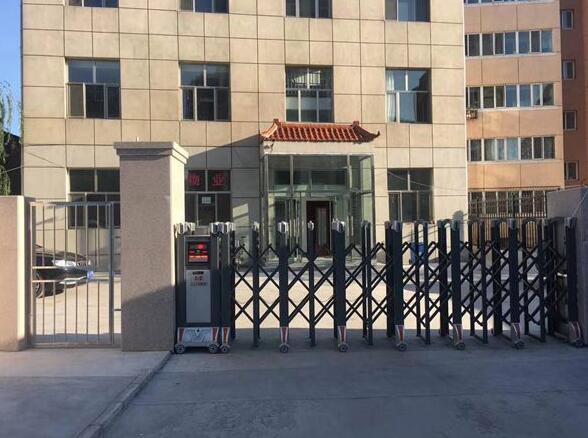 张家口出安智能为博锐枫景添上伸缩门