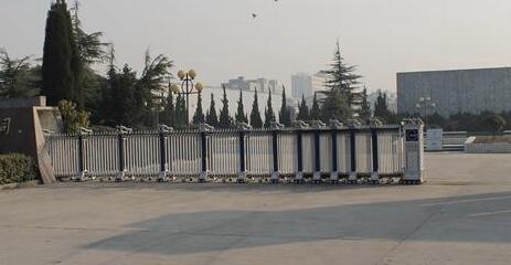 张家口出安智能伸缩门让名爵·滨河花园显得更有个性