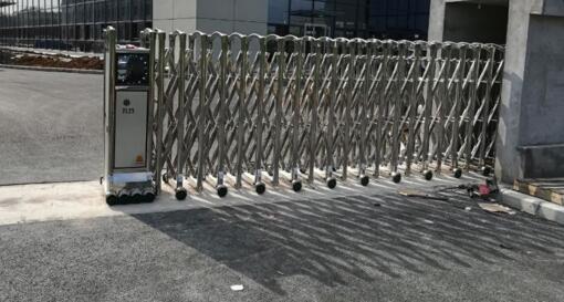 张家口出安智能电动伸缩门成为河北北方学院文学院的摇篮