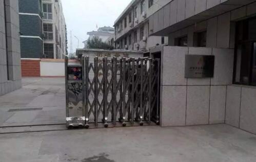 张家口出安智能电动伸缩门成功牵手张家口洁源环保塑胶有限公司