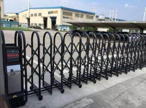 秦皇岛出安智能电动伸缩门安装在秦皇岛北方管业有限公司大门口