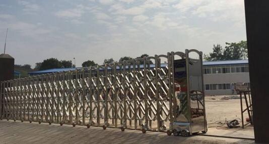 秦皇岛广播电视大学与秦皇岛出安智能伸缩门达成合作协议