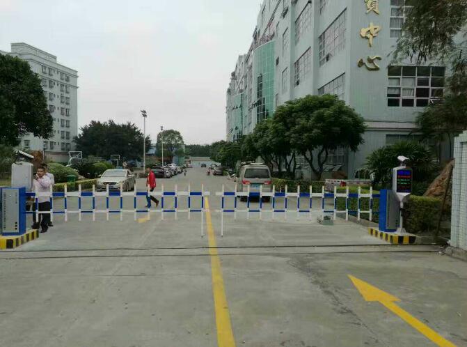 六盘水出安智能栏栅道闸进驻六盘水恒远帝都新城