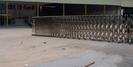 衢州出安智能伸缩门让衢州工贸职业技术学校显得更有个性