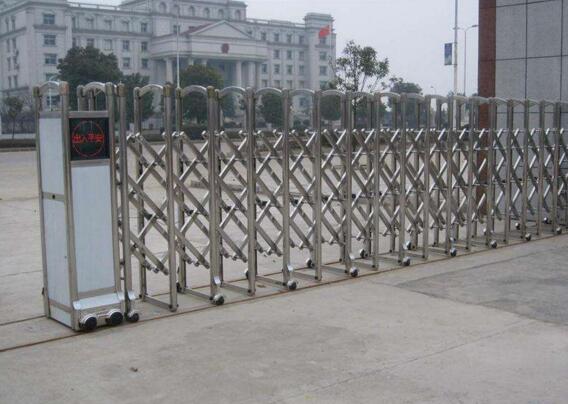 衢州出安智能伸缩门进驻华都天元府大门口