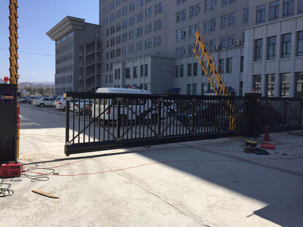 热烈祝贺延安出安智能悬浮平移门进驻延安常泰药业有限责任公司