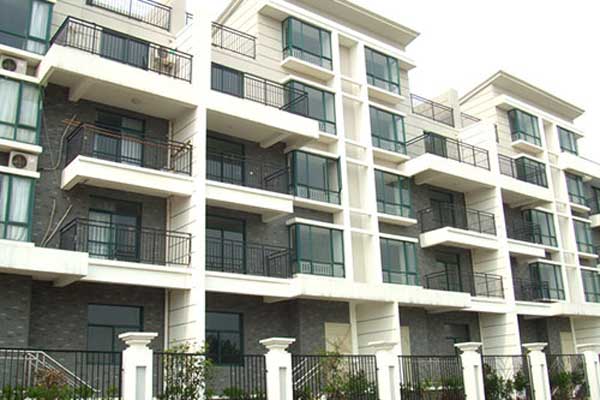 辽阳晟宝龙广场护栏案例 - 中出网-智能出入口与停车充电门户