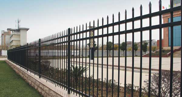 庆贺潮州出安智能围墙护栏进驻潮州宏天广场