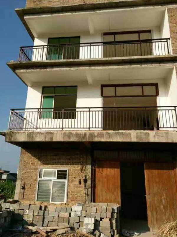 云浮嘉达•南国丽城护栏案例 - 中出网-智能出入口与停车充电门户