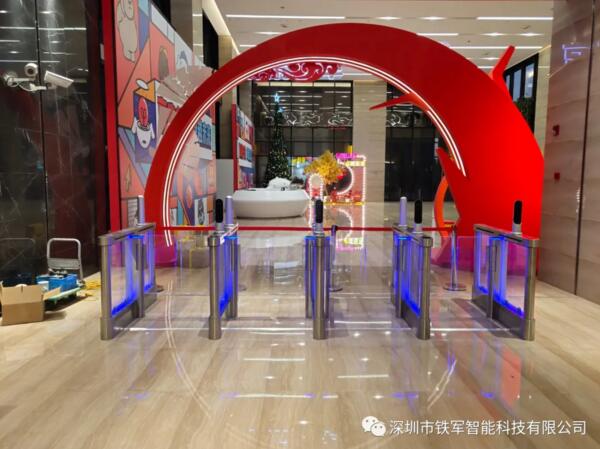 京东—卓越体验部（上海）使用的是铁军智能人脸识别速通门