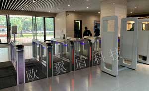 华南师范大学速通门案例 - 中出网-智能出入口与停车充电门户