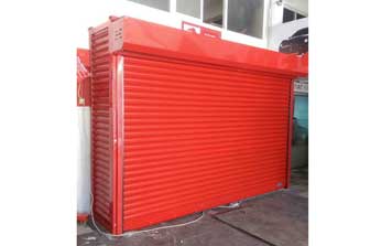 红色钢制防风电动卷帘门带包厢