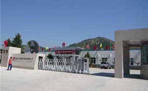 方迪大厦伸缩门案例 - 中出网-智能出入口与停车充电门户