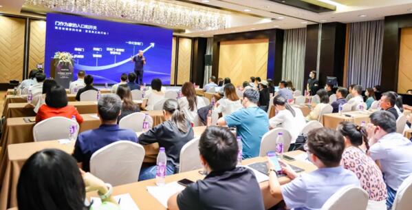 亚太天能董事长王长海先生认为：全面标配智能门，是智慧社区发展的必然趋势