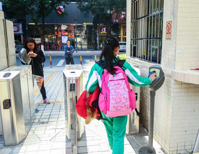 广州冼村小学启用德生校园访客机案例 - 中出网-智能出入口门户