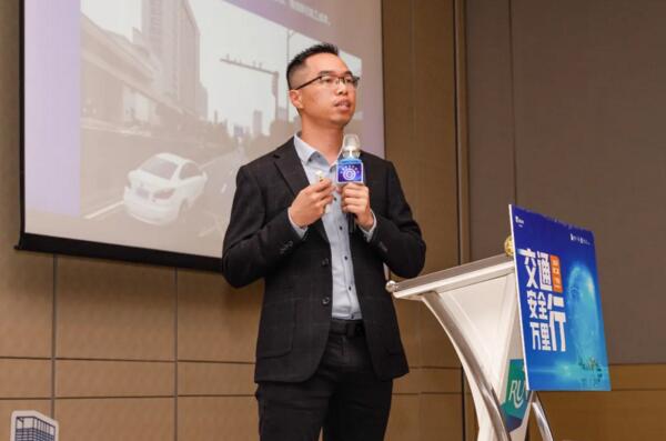 伟龙科技总经理谢天鉴分享了以《基于ETC的城市交通场景应用》为主题的演讲