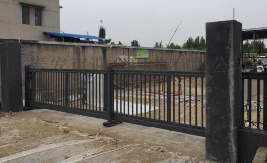 有人要爬门怎么办？怎么保障本溪悬浮门内以及人员的安全呢？