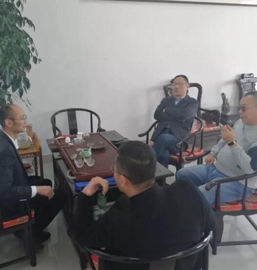 协会一行来到了临朐兆鸿门业