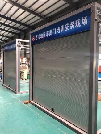 西南地区车库门安装现场