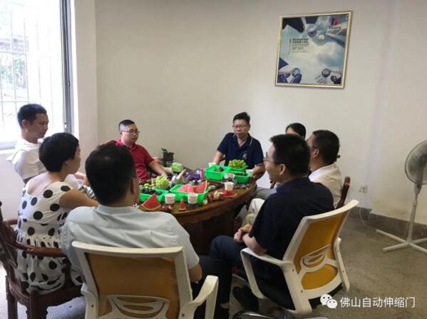 罗明辉会长领奖