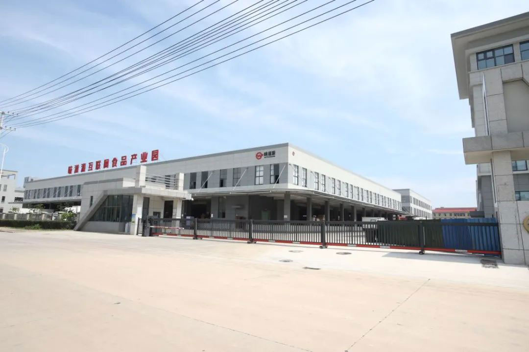 P806G智能直线段滑门+铝合金广告小门+直杆道闸+V18车牌识别