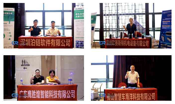 参会人员参观会场相关品类的新产品