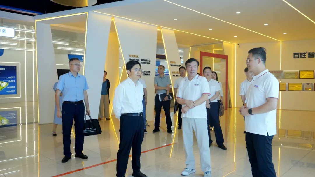 南昌市副市长徐鹤飞莅临百胜智能调研
