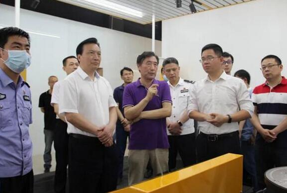 南昌市副市长、公安局局长万秀奇莅临百胜智能调研指导