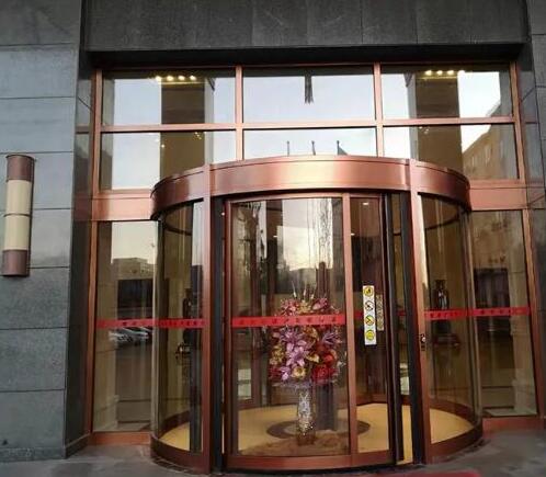 自动门旧貌换新颜迎接两会委员