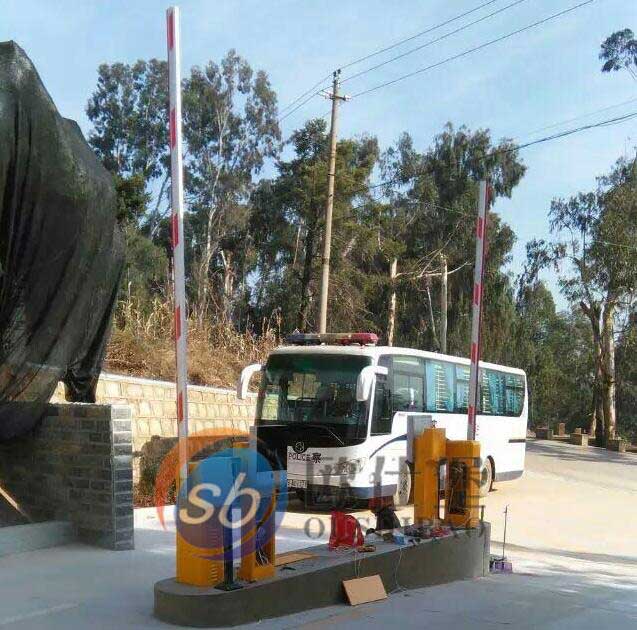 云南省第三监狱标准带蓝牙系统3进3出 - 中出网-智能出入口与停车充电门户