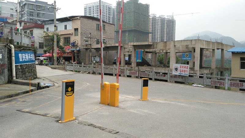铜仁市全鑫小区中道闸案例 - 中出网-智能出入口与停车充电门户