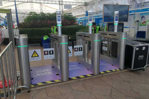 人脸识别+速通门