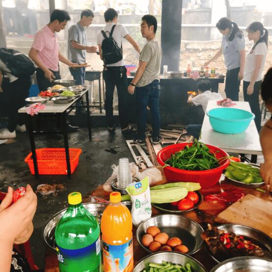 热火朝天 不亦乐乎