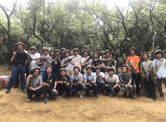 “枪林弹雨 冲锋陷阵”