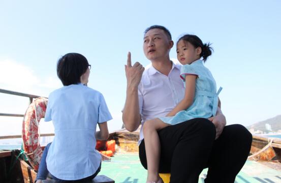 意兴阑珊，若有所指