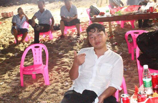 忧郁的小帅哥一枚