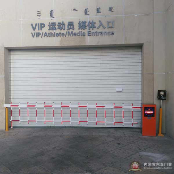 全民健身中心智能道闸案例 - 中出网-智能出入口门户