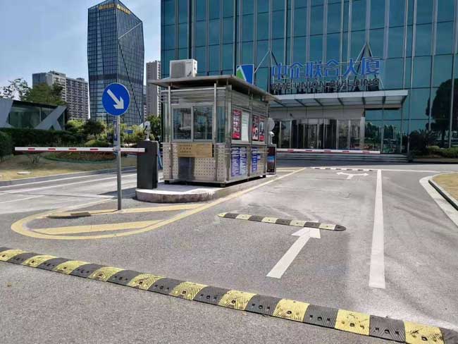 上海中企联合大厦守护者道闸案例 - 中出网-智能出入口与停车充电门户