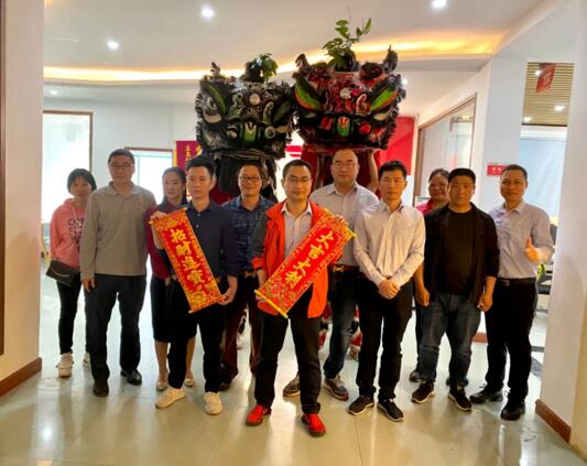 黎总对公司及全国经销商集体和个人的辛苦努力表示衷心感谢并送上祝福