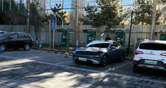易泊车牌识别相机最新案例—北京亦庄停车场实现燃油机防占位