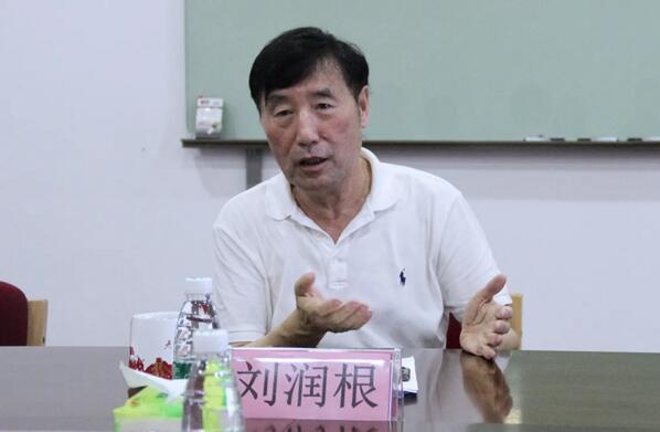 公司董事长刘润根对省金融监管局副局长骆小林一行的到来表示热烈欢迎