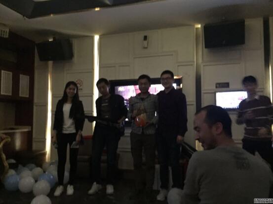 第一个节目：筷子夹兵乓球