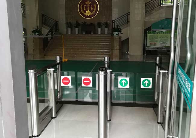 重庆沙坪坝人民法院通道闸案例 - 中出网-智能出入口与停车充电门户